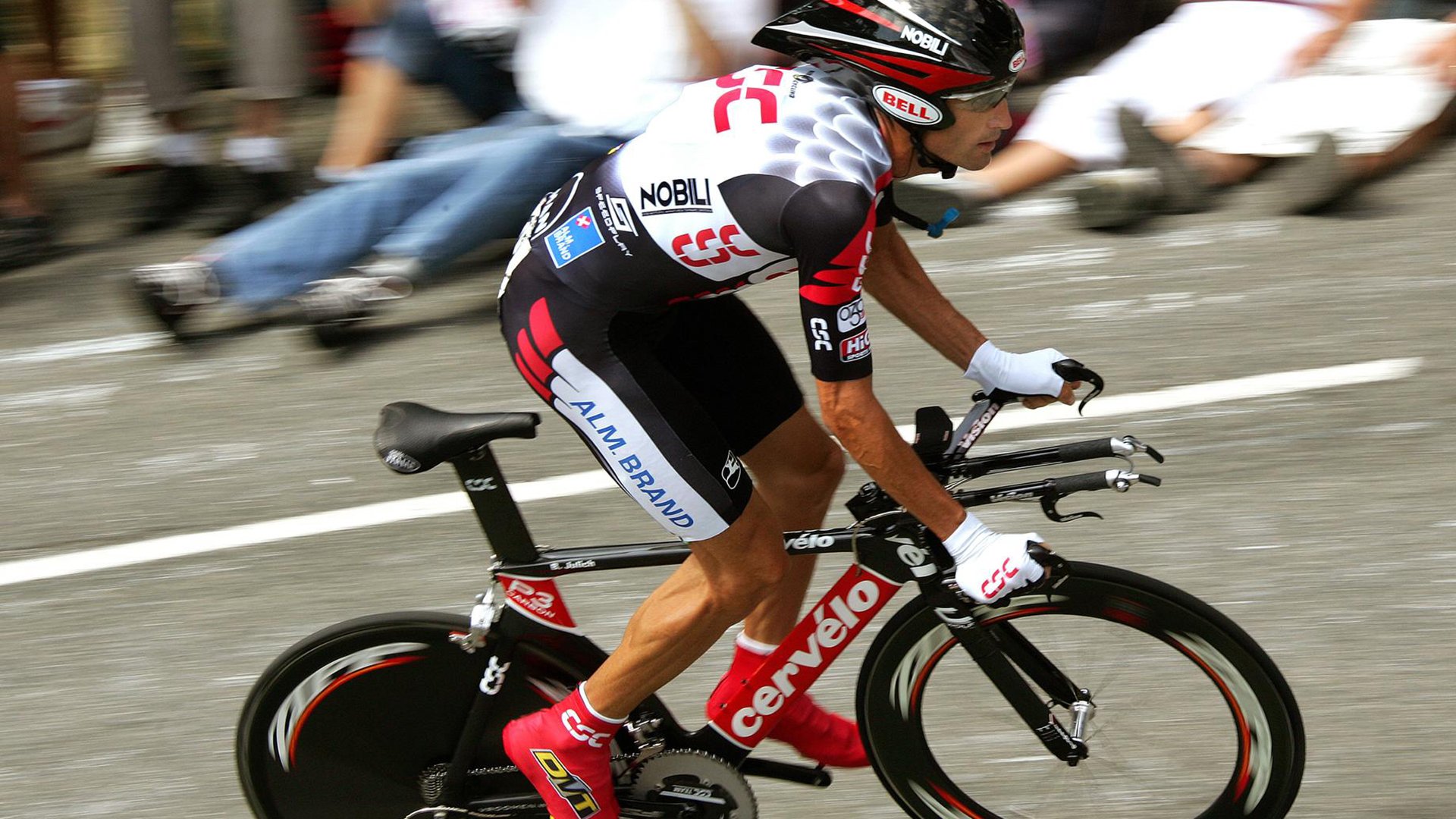 国际游泳联盟加强反兴奋剂措施，确保赛事公平，国际游泳联合会总部设在哪里