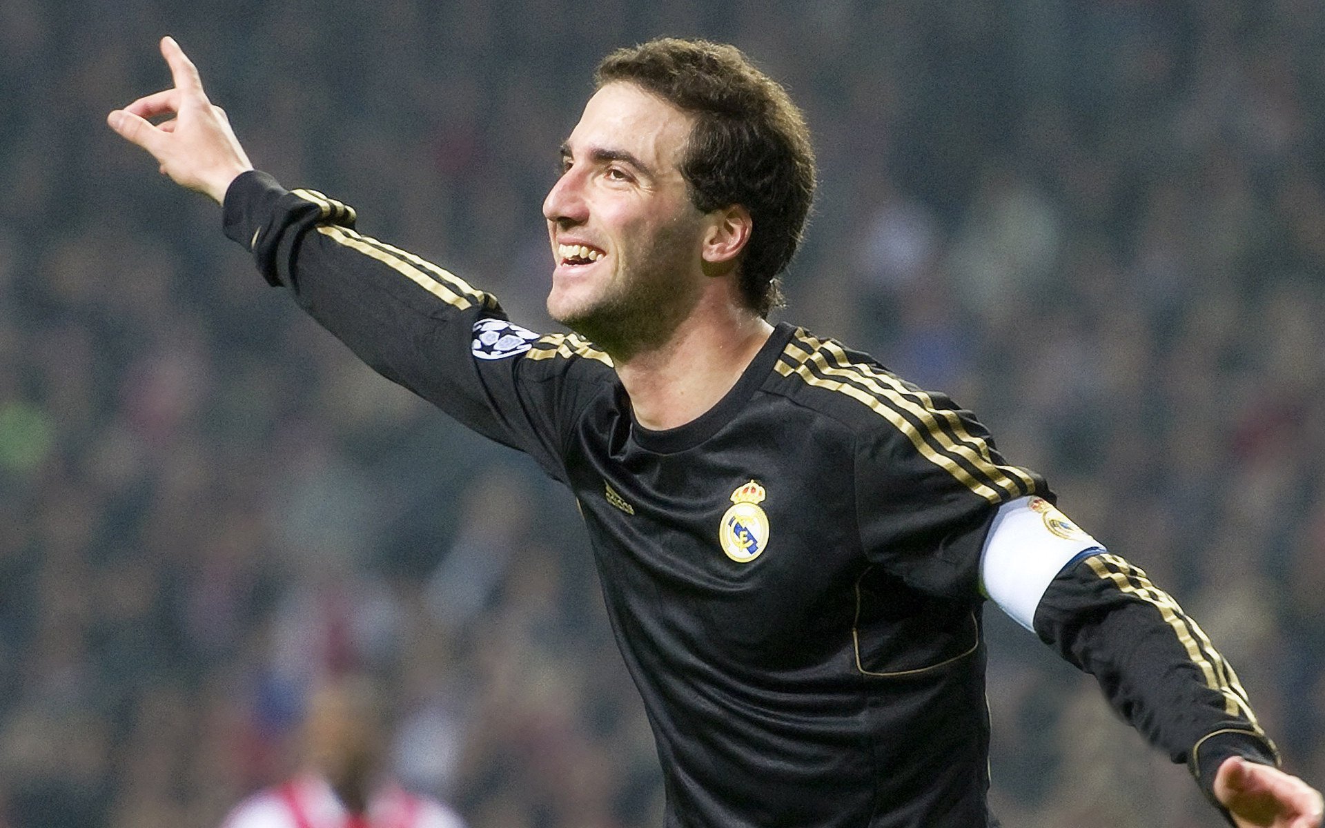 西甲足球产业链发展提速，带动整体经济，西甲球队价值